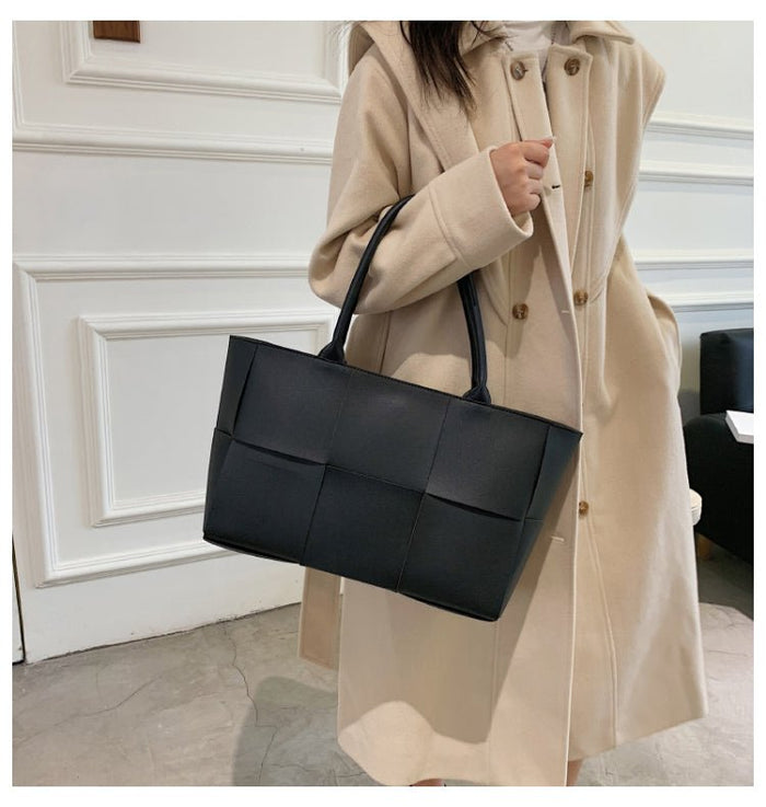 ショルダーバッグ・ポシェット ILLIGO Ruffle round tote bag charcoal JinJing Puffer Tote Bag Quilted Bubble Bag Women Large Puffy