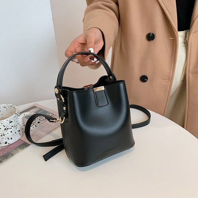 Bolsa Leather Luxury Handbag